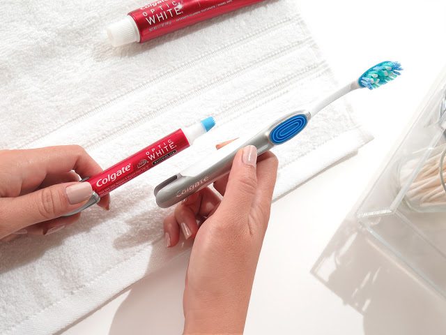 Colgate Optic White Toothbrush + Whitening Pen