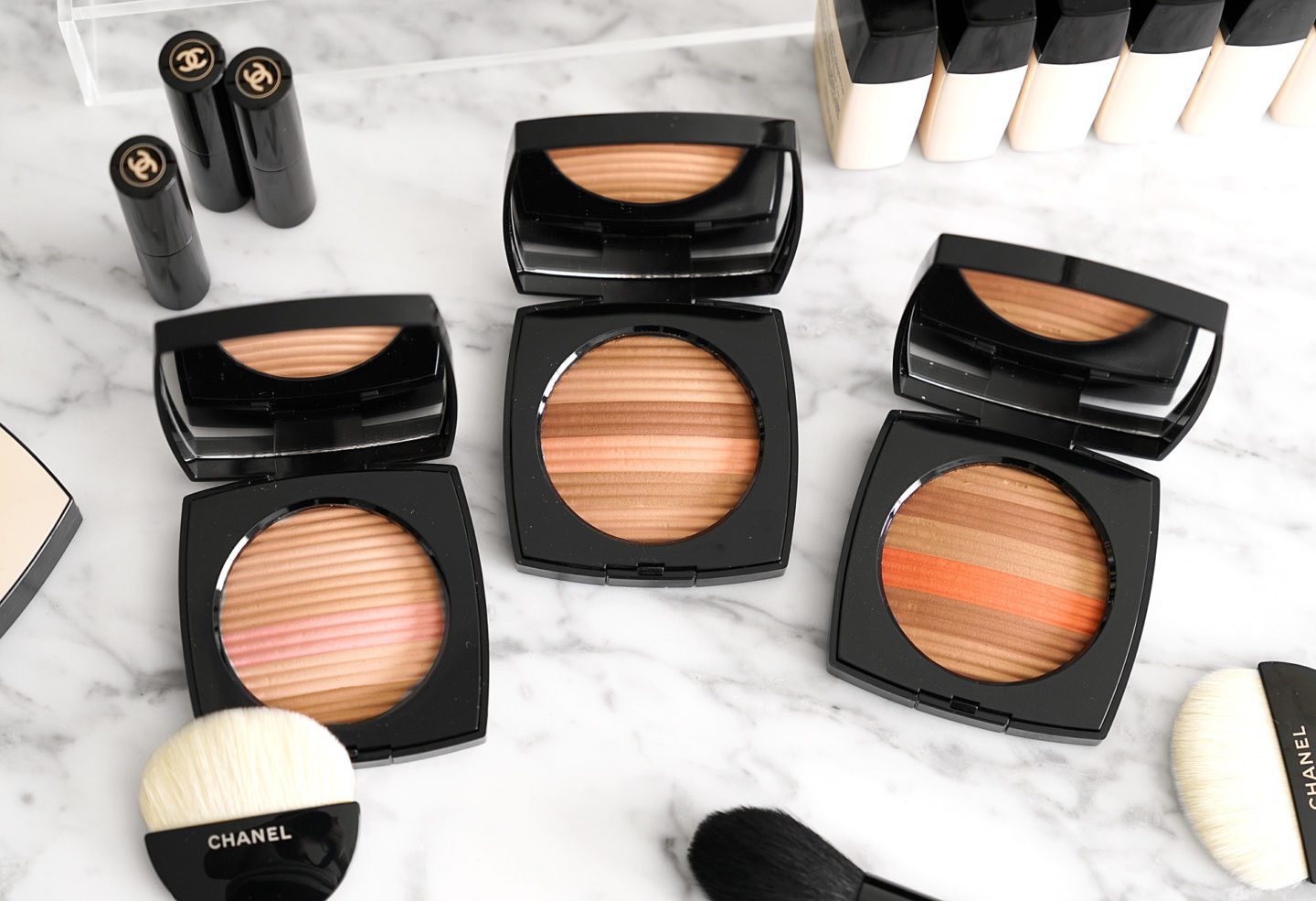Chanel Les Beiges Healthy Glow Luminous Multi-Colour Powder Light, Medium and Deep